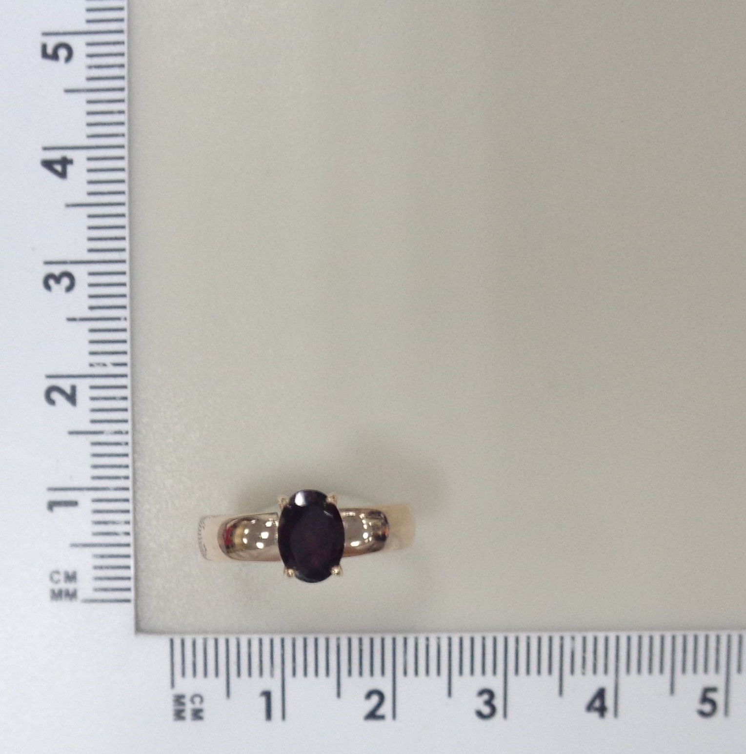 Серебряное кольцо с гранатом